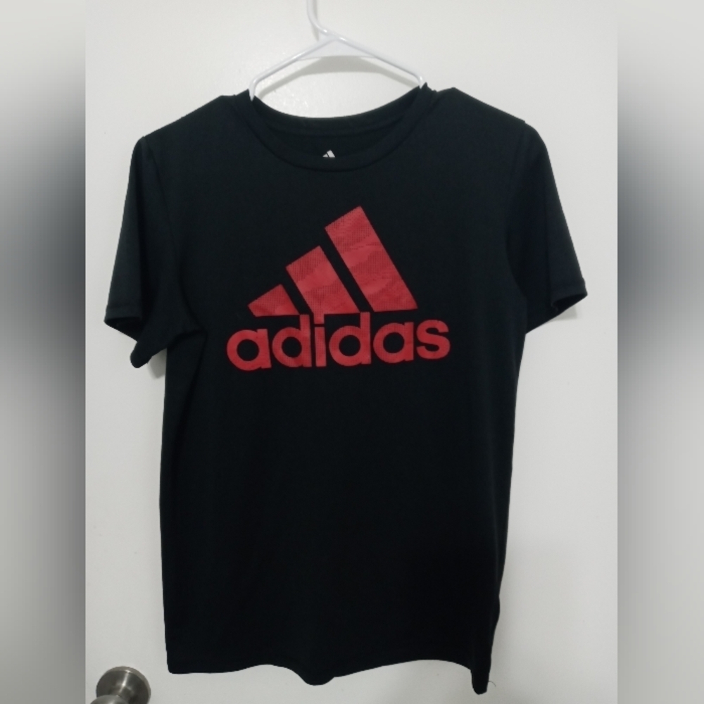 Adidas short sleeve black t shirt large red logo youth L(14-16)